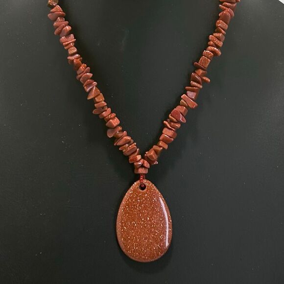 Vintage Sandstone Beaded Necklace Women's OS Brown Chip Beads Teardrop Pendant - Picture 2 of 8